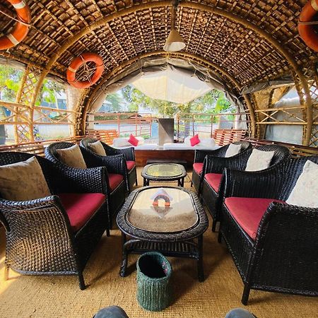 Hotel Marvel Cruise Alappuzha Exteriér fotografie