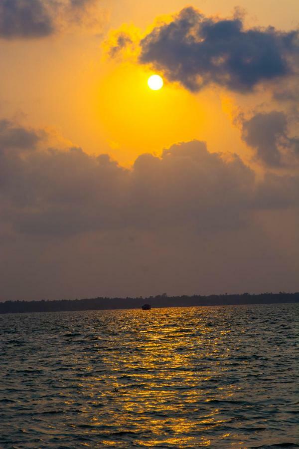 Hotel Marvel Cruise Alappuzha Exteriér fotografie